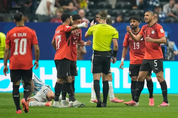 Egypt players complain to the referee during the World Cup round of 16 soccer match between Argentina and Egypt in Atlanta, Tuesday, July 7, 2026. (AP Photo/Mike Stewart)





Associate Press/ LaPresse
Only Italy and Spain