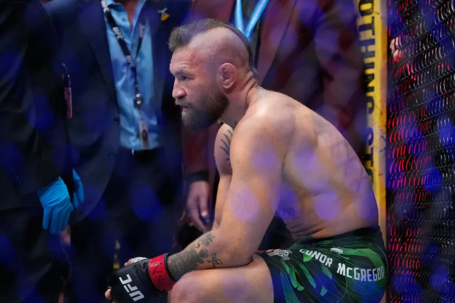 McGregor torna a combattere e si fa male dopo un minuto: cosa è successo