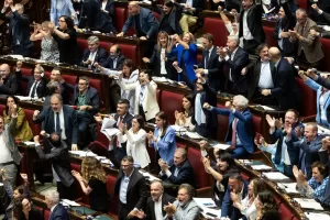 Legge elettorale, preferenze bocciate. L’opposizione: “Voto contro l’arroganza del governo”. Chi ha tradito Giorgia Meloni Legge elettorale, preferenze bocciate. L’opposizione: “Voto contro l’arroganza del governo”. Chi ha tradito Giorgia Meloni