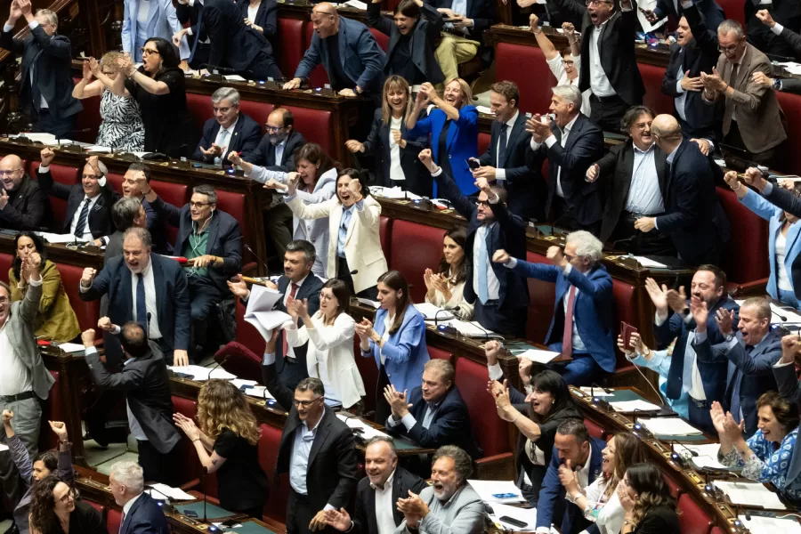 Legge elettorale, preferenze bocciate. L’opposizione: “Voto contro l’arroganza del governo”. Chi ha tradito Giorgia Meloni