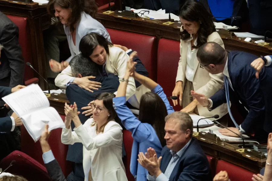 Esultanza delle opposizioni dopo la bocciatura dellemendamento 1.1077 Bignami in occasione dei lavori sulla legge elettorale per le elezioni della Camera dei deputati e del Senato della Repubblica. Camera dei deputati, Roma, Martedì 14 Luglio 2026  (photo by Mauro Scrobogna / LaPresse)

Opposition rejoices after the rejection of Amendment 1.1077 Bignami on the occasion of the work on the electoral law for the elections to the Chamber of Deputies and the Senate of the Republic. Chamber of Deputies, Rome, Tuesday July 14 2026  (photo by Mauro Scrobogna / LaPresse)
