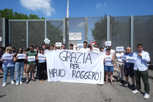 Dal reintegro dei medici no vax alla richiesta di grazia per Roggero, così la destra sfida scienza e giustizia