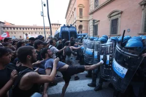 Piazza Maggiore e Piazza del Nettuno, presidio in ricordo di Fakir, partecipano i vari collettivi come il Mubasta, Plat, cambiare Rotta, Rete liberi di lottare, Luna. in piazza del Nettuno presenti le istituzioni
Bologna (Italia) 20 Luglio 2026
(Photo Guido Calamosca/LaPresse)
A rally in memory of Fakir is taking place in Piazza Maggiore and Piazza del Nettuno, with the participation of various collectives such as Mubasta, Plat, Cambiare Rotta, Rete Liberi di Lottare, and Luna; representatives of the authorities are present in Piazza del Nettuno.
jul 20, 2026 – Bologna – Italia
(Guido Calamosca/LaPresse ) Piazza Maggiore e Piazza del Nettuno, presidio in ricordo di Fakir, partecipano i vari collettivi come il Mubasta, Plat, cambiare Rotta, Rete liberi di lottare, Luna. in piazza del Nettuno presenti le istituzioni
Bologna (Italia) 20 Luglio 2026
(Photo Guido Calamosca/LaPresse)
A rally in memory of Fakir is taking place in Piazza Maggiore and Piazza del Nettuno, with the participation of various collectives such as Mubasta, Plat, Cambiare Rotta, Rete Liberi di Lottare, and Luna; representatives of the authorities are present in Piazza del Nettuno.
jul 20, 2026 – Bologna – Italia
(Guido Calamosca/LaPresse )