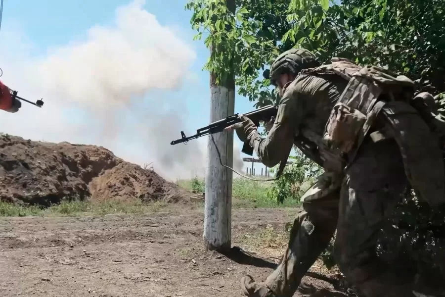 In this image made from video provided by Russian Defense Ministry Press Service on Friday, July 24, 2026, A Russian serviceman attends a practice at a training ground on an undisclosed location in Ukraine. (Russian Defense Ministry Press Service via AP)





Associate Press/ LaPresse
Only Italy and Spain