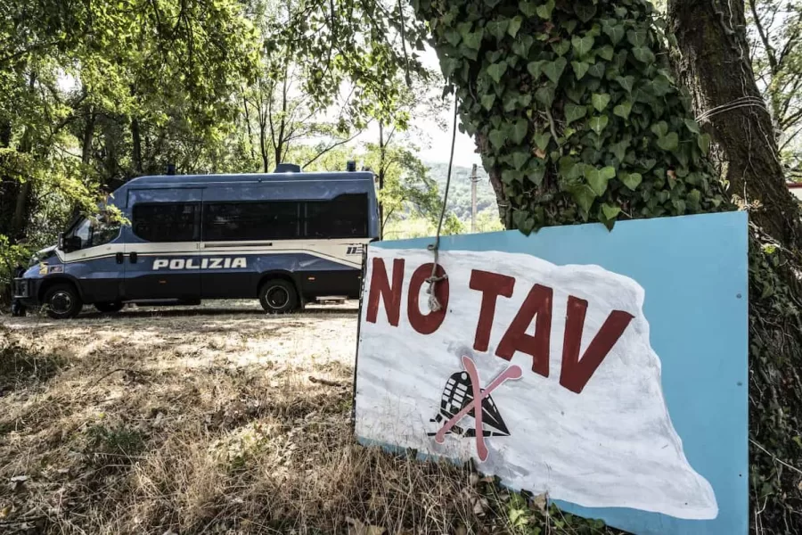 No Tav, dopo gli attacchi terroristici il prefetto nega il campeggio in val di Susa
