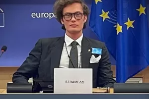 Chi è l’amico di Vannacci che diffonde il verbo di Putin, sconosciuto in Italia, famoso in Russia: “Chiamatemi Conte…”
