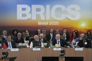 Brazil’s President Luiz Inacio Lula da Silva, second from right, speaks next to South Africa’s President Cyril Ramaphosa, far right, India’s Prime Minister Narendra Modi, second from left, and China’s Premier Li Qiang, far left, during the 17th annual BRICS summit in Rio de Janeiro, Brazil, Monday, July 7, 2025. (AP Photo/Eraldo Peres) 


Associated Press / LaPresse
Only italy and spain