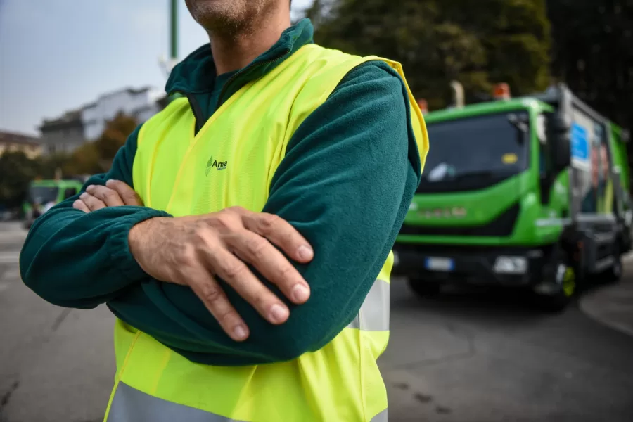 Quando la transizione ecologica fa ammalare, il dramma dei monoperatori: “Stiamo consumando la salute di chi tiene pulite le città”