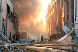 In this photo provided by the Ukrainian Emergency Service, emergency services personnel work to extinguish a fire following a Russian air attack in Kyiv, Ukraine, Thursday, July 16, 2026. (Ukrainian Emergency Service via AP)
Associate Press/ LaPresse
Only Italy and Spain In this photo provided by the Ukrainian Emergency Service, emergency services personnel work to extinguish a fire following a Russian air attack in Kyiv, Ukraine, Thursday, July 16, 2026. (Ukrainian Emergency Service via AP)
Associate Press/ LaPresse
Only Italy and Spain