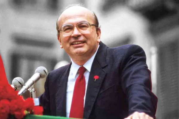 16 luglio 1976, quando Craxi prese in mano il PSI: “Non conta un c… può mettere d’accordo tutti” 16 luglio 1976, quando Craxi prese in mano il PSI: “Non conta un c… può mettere d’accordo tutti”