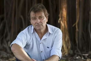 Cesare Battisti e le due ore (sorvegliate) con il figlio, lo Stato si contraddice da solo: prima l’ok, poi lo stop per pericolo di fuga Cesare Battisti e le due ore (sorvegliate) con il figlio, lo Stato si contraddice da solo: prima l’ok, poi lo stop per pericolo di fuga