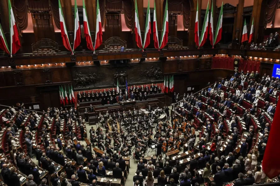 Basta al gregariato, all’anonimato e all’irrilevanza: il cattolicesimo politico non può più essere sfregiato