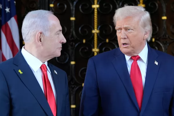 Slitta il vertice Netanyahu-Trump. Israele punta su Ahmadinejad per far saltare il regime