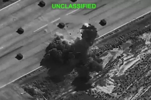 Nuovi attacchi degli Usa in Iran. Incognita sui tempi dell’escalation: la partita si gioca su Hormuz
