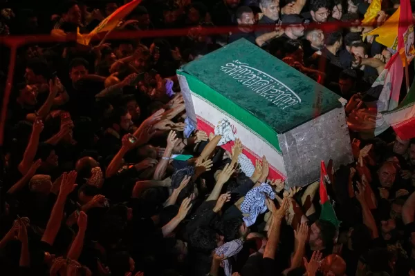 The coffin of the late Iranian Supreme Leader Ayatollah Ali Khamenei is carried above mourners reaching out to touch it outside the Imam Hussein Shrine in Karbala, Iraq, early Thursday, July 9, 2026. (AP Photo/Khalil Hamra)





Associate Press/ LaPresse
Only Italy and Spain