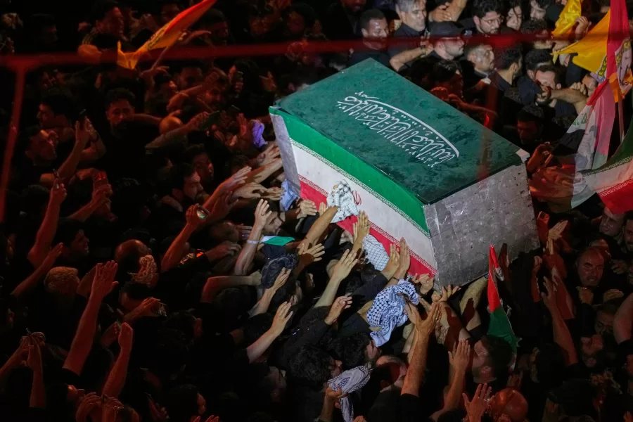 The coffin of the late Iranian Supreme Leader Ayatollah Ali Khamenei is carried above mourners reaching out to touch it outside the Imam Hussein Shrine in Karbala, Iraq, early Thursday, July 9, 2026. (AP Photo/Khalil Hamra)





Associate Press/ LaPresse
Only Italy and Spain