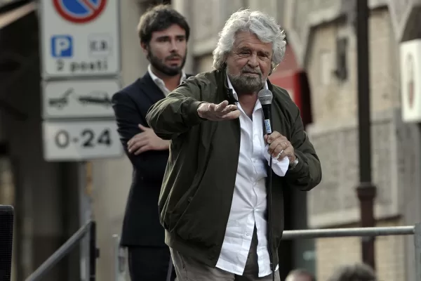 Foto Fabio Cimaglia / LaPresse
25-10-2017 Roma
Politica
Pantheon. Manifestazione del M5S contro il Rosatellum
Nella foto Beppe Grillo


Photo Fabio Cimaglia / LaPresse
25-10-2017 Roma (Italy)
Politic
Pantheon. M5S’s demonstration against the Electoral Law
In the pic Beppe Grillo