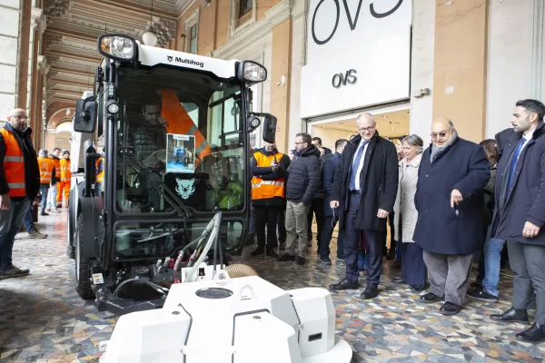 ROBERTO GUALTIERI SINDACO DI ROMA SABRINA ALFONSI ASSESSORA ALL’AGRICOLTURA, AMBIENTE E CICLO DEI RIFIUTI DANIELE PACE PRESIDENTE DI AMA SPA ROBERTO GUALTIERI SINDACO DI ROMA SABRINA ALFONSI ASSESSORA ALL’AGRICOLTURA, AMBIENTE E CICLO DEI RIFIUTI DANIELE PACE PRESIDENTE DI AMA SPA
