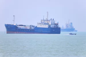 Lo stretto di Hormuz tra le incognite. Trump impone il blocco navale ma fa marcia indietro sui pedaggi Lo stretto di Hormuz tra le incognite. Trump impone il blocco navale ma fa marcia indietro sui pedaggi