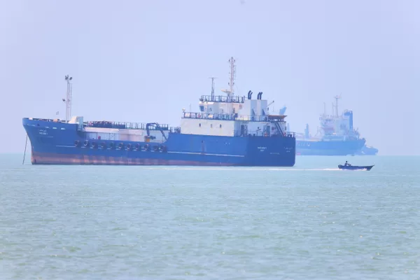 Lo stretto di Hormuz tra le incognite. Trump impone il blocco navale ma fa marcia indietro sui pedaggi