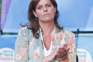 I licenziamenti senza giusta causa di Ilaria Salis imbarazzano la sinistra I licenziamenti senza giusta causa di Ilaria Salis imbarazzano la sinistra