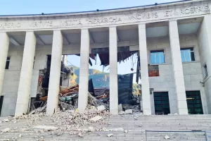 Crolla il tribunale di Bolzano: la metafora è diventata realtà Crolla il tribunale di Bolzano: la metafora è diventata realtà