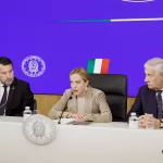 Il ministro delle Infrastrutture Matteo Salvini, la presidente del Consiglio Giorgia Meloni e il ministro degli Esteri Antonio Tajani durante l’illustrazione della legge di Bilancio in occasione della conferenza stampa al termine del Consiglio dei ministri a Palazzo Chigi, Roma, Venerdì 17 Ottobre 2025 (Foto Roberto Monaldo / LaPresse) 

Infrastructure minister Matteo Salvini, premier Giorgia Meloni and Foreign minister Antonio Tajani during the presentation of the Budget law on the occasion of the press conference following the Council of Ministers at Palazzo Chigi, Rome, Friday, October 17, 2025 (Photo by Roberto Monaldo / LaPresse)