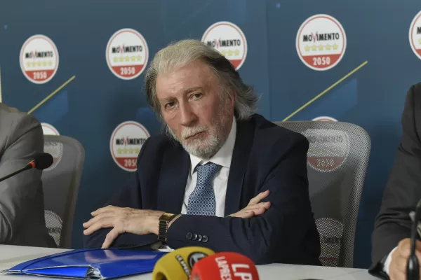 Scarpinato pretende trasparenza sulle chat di Delmastro. Ma sul suo caso invocava la privacy Scarpinato pretende trasparenza sulle chat di Delmastro. Ma sul suo caso invocava la privacy