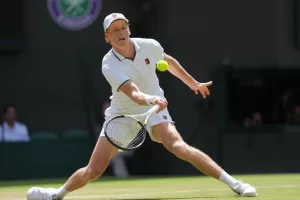 Sinner oggi in tv, sfida con Djokovic per la finale a Wimbledon: a che ora gioca e dove vedere gratis la partita Sinner oggi in tv, sfida con Djokovic per la finale a Wimbledon: a che ora gioca e dove vedere gratis la partita