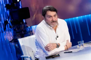SIgfrido Ranucci, conduttore della trasmissione Report Rai 3, ospite della trasmissione ‘otto e mezzo’ condotta da Lilly Gruber in onda su La7 a Roma, Martedì 07 Aprile 2026 (foto Mauro Scrobogna / LaPresse)
Sigfrido Ranucci, host of the Rai 3 program Report, guest of the program ‘otto e mezzo’ hosted by Lilly Gruber broadcast on La7 in Rome, Tuesday April 07 2026 (foto by Mauro Scrobogna / LaPresse) SIgfrido Ranucci, conduttore della trasmissione Report Rai 3, ospite della trasmissione ‘otto e mezzo’ condotta da Lilly Gruber in onda su La7 a Roma, Martedì 07 Aprile 2026 (foto Mauro Scrobogna / LaPresse)
Sigfrido Ranucci, host of the Rai 3 program Report, guest of the program ‘otto e mezzo’ hosted by Lilly Gruber broadcast on La7 in Rome, Tuesday April 07 2026 (foto by Mauro Scrobogna / LaPresse)