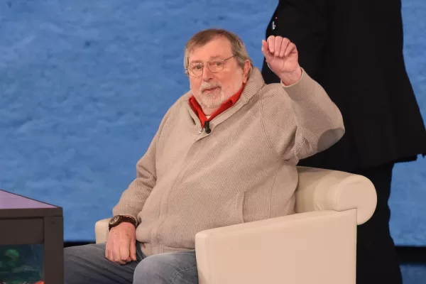 Come è morto Francesco Guccini, quando raccontò dei gravi problemi alla vista: “Non riesco più a leggere” Come è morto Francesco Guccini, quando raccontò dei gravi problemi alla vista: “Non riesco più a leggere”