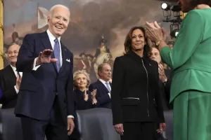 I democratici Usa sono al verde, finanziatori in fuga dai candidati radicali: per le midterm sgambetto a rischio I democratici Usa sono al verde, finanziatori in fuga dai candidati radicali: per le midterm sgambetto a rischio