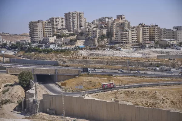 The Arab neighborhood of El Za’im, on the outskirts of east Jerusalem in the West Bank, near where Israeli government says housing units will be built as part of the E1 settlement project, Thursday, Aug. 21, 2025. (AP Photo/Ohad Zwigenberg)