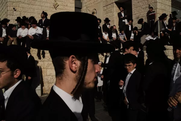 Ultra-Orthodox Jewish men gather for a rally against plans to force them to serve in the Israeli military, in Jerusalem, Thursday, Oct. 30, 2025. (AP Photo/Leo Correa) 



Associated Press / LaPresse
Only italy and spain