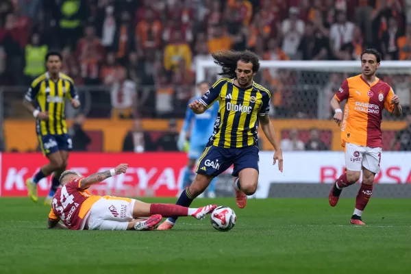 Champions League, follia Guendouzi: al fischio finale contro il Lione impazzisce contro i francesi. “60.000 persone insultavano la mia famiglia” Champions League, follia Guendouzi: al fischio finale contro il Lione impazzisce contro i francesi. “60.000 persone insultavano la mia famiglia”