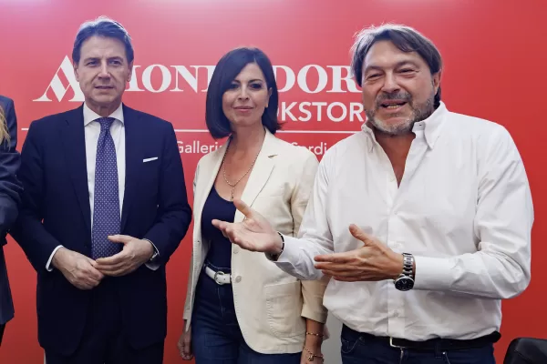 Giuseppe Conte e Sigfrido Ranucci durante la presentazione del libro Cera una volta la Rai di Barbara Floridia (al centro), Roma, Martedì 26 Maggio 2026 (Foto Roberto Monaldo / LaPresse)
Giuseppe Conte and Sigfrido Ranucci during the presentation of the book Cera una volta la Rai by Barbara Floridia (center), Rome, Tuesday, May 26, 2026 (Photo by Roberto Monaldo / LaPresse) Giuseppe Conte e Sigfrido Ranucci durante la presentazione del libro Cera una volta la Rai di Barbara Floridia (al centro), Roma, Martedì 26 Maggio 2026 (Foto Roberto Monaldo / LaPresse)
Giuseppe Conte and Sigfrido Ranucci during the presentation of the book Cera una volta la Rai by Barbara Floridia (center), Rome, Tuesday, May 26, 2026 (Photo by Roberto Monaldo / LaPresse)