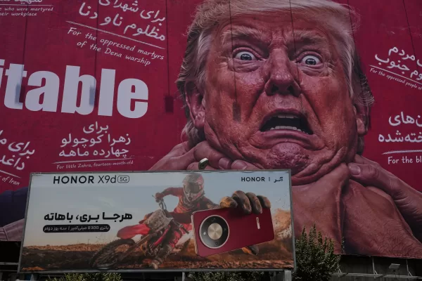 An advertisement for a smartphone stands in front of a billboard depicting U.S. President Donald Trump being grabbed by the neck in Tehran, Iran, Monday, July 27, 2026. (AP Photo/Vahid Salemi)





Associate Press/ LaPresse
Only Italy and Spain
