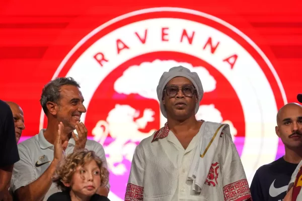 Brazil soccer star Ronaldinho. center, is introduced during his official presentation for Serie C soccer club Ravenna FC, Thursday, Aug. 20, 2026, in Ravenna, Italy. (AP Photo/Luca Bruno) Brazil soccer star Ronaldinho. center, is introduced during his official presentation for Serie C soccer club Ravenna FC, Thursday, Aug. 20, 2026, in Ravenna, Italy. (AP Photo/Luca Bruno)