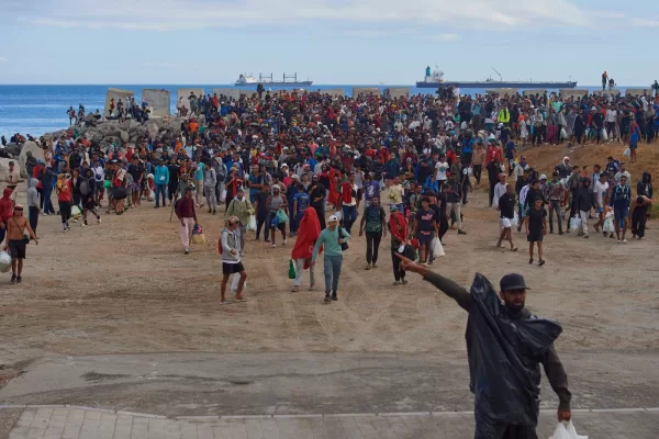 Migrants who crossed from Morocco into Spain return to a beach after being expelled from the area the previous day, in the Spanish exclave of Ceuta, Friday, Aug. 21, 2026. (AP Photo/Antonio Sempere)





Associate Press/ LaPresse
Only Italy and Spain