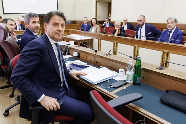 Il presidente del Movimento 5 stelle Giuseppe Conte durante lÕaudizione in commissione dÕinchiesta sulla gestione dellÕemergenza Covid presieduta da Marco Lisei (sx), Roma, Gioved 6 Agosto 2026 (Foto Roberto Monaldo / LaPresse)

President of Five Stars Movement Giuseppe Conte during the hearing in the inquiry commission on the Covid emergency management chaired by Marco Lisei (left), Rome, Thursday 6, 2026 (Photo by Roberto Monaldo / LaPresse)