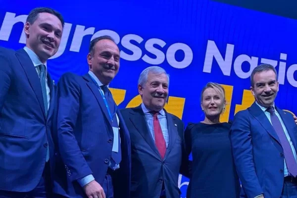 Tajani, io speriamo che me la cavo: l’incubo scissione in Forza Italia, la parola a Marina Berlusconi e ai congressi regionali