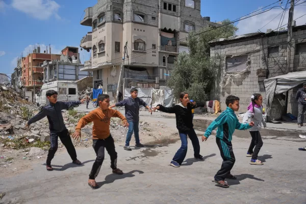 Palestinian children practice breakdancing outside a dance studio in Nuseirat, central Gaza Strip, Monday, May 4, 2026. (AP Photo/Abdel Kareem Hana)
Associate Press/ LaPresse
Only Italy and Spain Palestinian children practice breakdancing outside a dance studio in Nuseirat, central Gaza Strip, Monday, May 4, 2026. (AP Photo/Abdel Kareem Hana)
Associate Press/ LaPresse
Only Italy and Spain