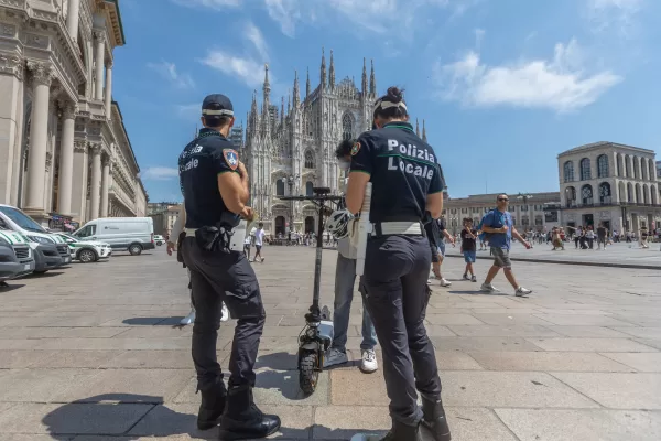 Controlli della Polizia Locale sui monopattini – Milano, Italia – Giovedì, 16 Luglio 2026 – (foto Stefano Porta / LaPresse)
Local Police checks on e-scooters – Milan, Italy – July 16, 2026 (photo Stefano Porta / LaPresse) Controlli della Polizia Locale sui monopattini – Milano, Italia – Giovedì, 16 Luglio 2026 – (foto Stefano Porta / LaPresse)
Local Police checks on e-scooters – Milan, Italy – July 16, 2026 (photo Stefano Porta / LaPresse)