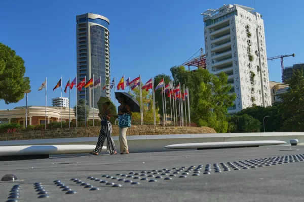 Cipro, l’isola-paradiso che divide l’Europa (e unisce gli affari). Tra droni, oligarchi e grattacieli, russi e ucraini investono sotto lo stesso cielo