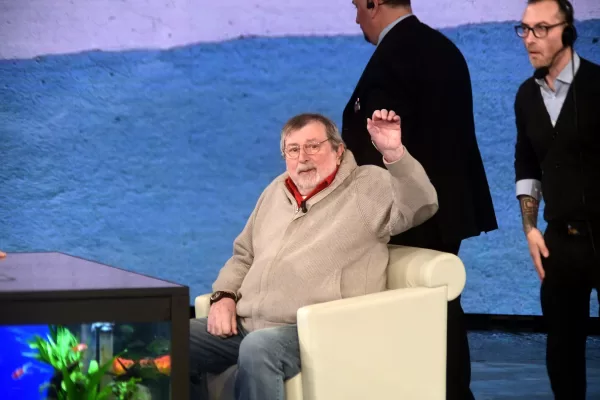 FRANCESCO GUCCINI CANTAUTORE FRANCESCO GUCCINI CANTAUTORE