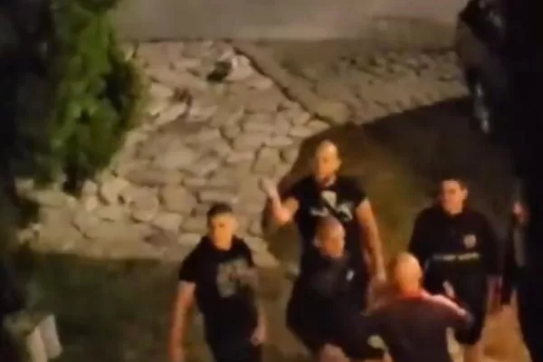 I ragazzi ebrei messi in lockdown in hotel, la testimonianza di mio figlio sull’assalto naziskin in Bulgaria: “E se fossero entrati?” I ragazzi ebrei messi in lockdown in hotel, la testimonianza di mio figlio sull’assalto naziskin in Bulgaria: “E se fossero entrati?”