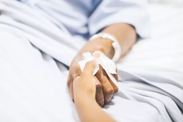 Il tramonto del patto della cura, l’uomo-famiglia sostituito progressivamente dallo Stato-caregiver e dalla tecnica che gestisce l’inizio e la fine