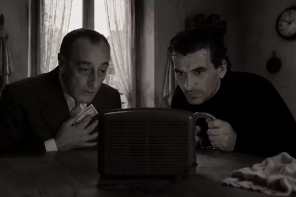 Totò è tornato. E recita con Troisi, Eduardo e De Crescenzo Totò è tornato. E recita con Troisi, Eduardo e De Crescenzo