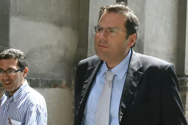 Insulti omofobi nei brogliacci delle intercettazioni. Parola fine? No, archiviazione