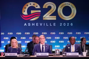 Treasury Secretary Scott Bessent, center, speaks during a plenary session on sovereign debt at the G20 Finance Ministerial in Asheville, N.C., Tuesday, Sept. 1, 2026. Left is Erin Browne, Treasury Under Secretary for International Affairs, and right is Philip Jefferson, Vice Chairman of the Federal Reserve. (AP Photo/Gerald Herbert)
Associate Press/ LaPresse
Only Italy and Spain Treasury Secretary Scott Bessent, center, speaks during a plenary session on sovereign debt at the G20 Finance Ministerial in Asheville, N.C., Tuesday, Sept. 1, 2026. Left is Erin Browne, Treasury Under Secretary for International Affairs, and right is Philip Jefferson, Vice Chairman of the Federal Reserve. (AP Photo/Gerald Herbert)
Associate Press/ LaPresse
Only Italy and Spain